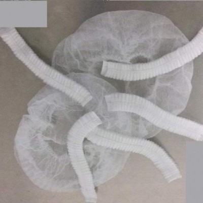 Protetores descartáveis para sapatos brancos em superfície cinzenta