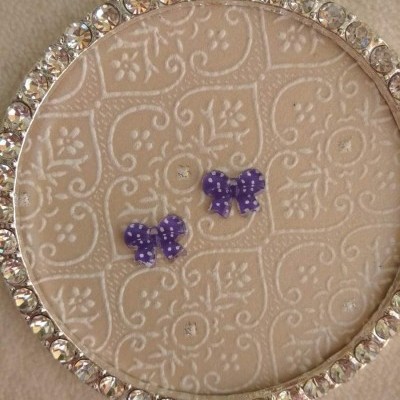 Laços Azuis Escuros com Bolinhas e Fitas - 1 Par