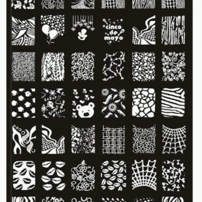 Placa de estampagem para unhas preta com desenhos brancos variados