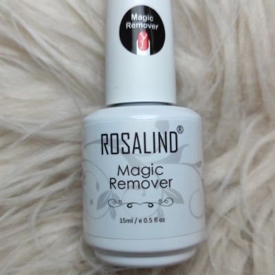 Frasco branco de Magic Remover ROSALIND sobre tecido felpudo