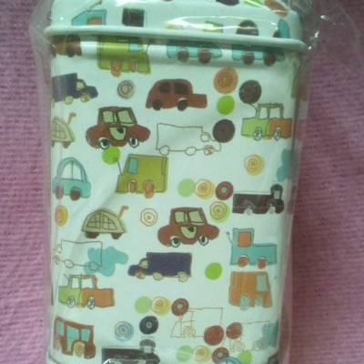 Caixinha decorativa com carrinhos