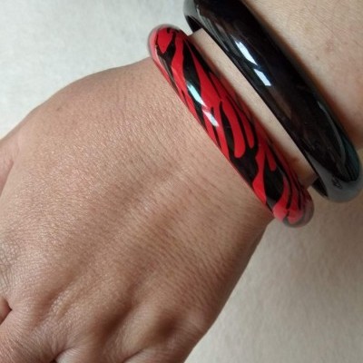 Pulseiras em plástico - Preta e Vermelha Zebra