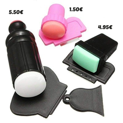 três carimbos de plástico e borracha com preços visíveis