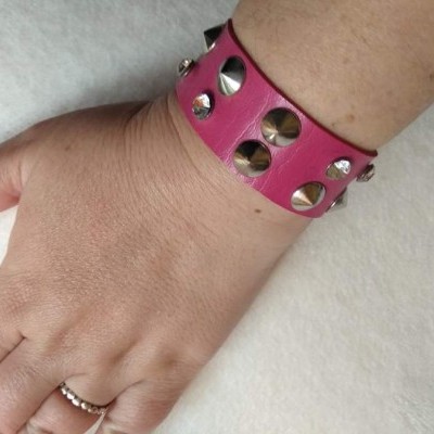 Pulseira Cor de Rosa com Brilhantes e Spikes