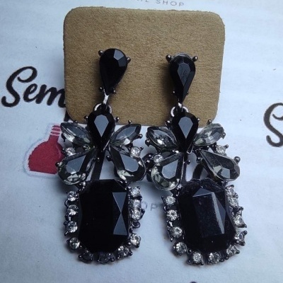 Brincos Pretos com Brilhantes