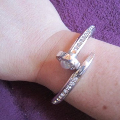 Pulseira Prateada com Brilhantes e Pérola