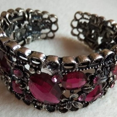 Pulseira Metática com Pedras Roxas