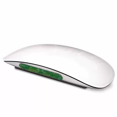 Rato de computador branco sem fios com apoio verde texturizado