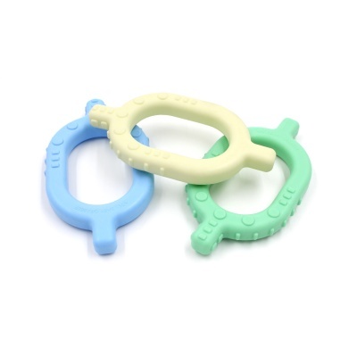 Mordedores para bebés azul, creme e verde com textura de bolinhas