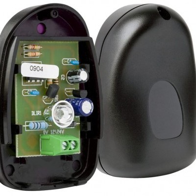 Sensor eletrônico preto aberto mostrando circuito e tampa preta fechada