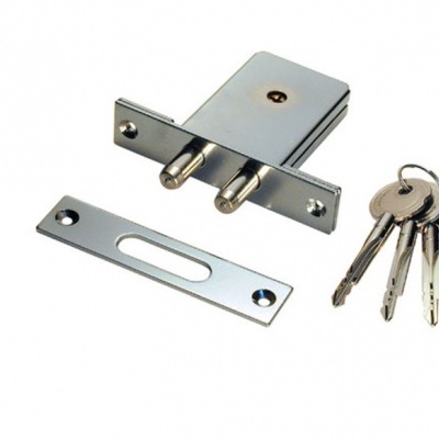 Fechadura metálica cromada com duas linguetas e conjunto de chaves