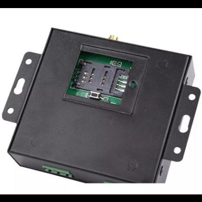 Dispositivo eletrónico preto com circuito impresso visível