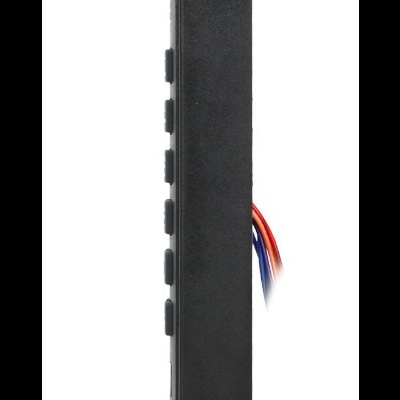 Dispositivo eletrônico preto com botões laterais e fios coloridos