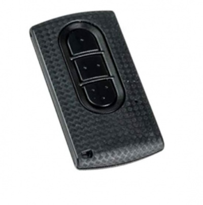 Comando remoto preto com três botões e textura padrão carbono