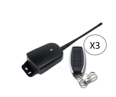 Control remoto preto com quatro botões e dispositivo com antena e texto X3.