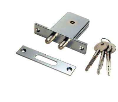 Fechadura metálica cromada com duas linguetas e conjunto de chaves