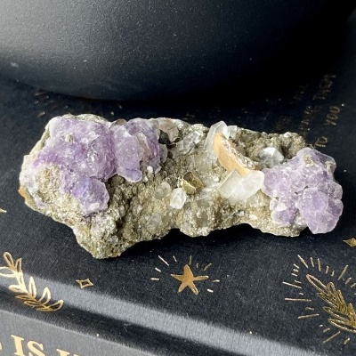 DRUSA&#x20;DE&#x20;QUARTZO&#x20;C&#x2F;&#x20;FLUORITE,&#x20;APATITE,&#x20;BARITE,&#x20;CALCOPIRITE&#x20;E&#x20;MUSCOVITE&#x20;PORTUGUESA