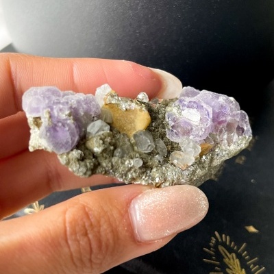 DRUSA&#x20;DE&#x20;QUARTZO&#x20;C&#x2F;&#x20;FLUORITE,&#x20;APATITE,&#x20;BARITE,&#x20;CALCOPIRITE&#x20;E&#x20;MUSCOVITE&#x20;PORTUGUESA