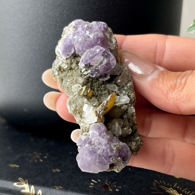DRUSA&#x20;DE&#x20;QUARTZO&#x20;C&#x2F;&#x20;FLUORITE,&#x20;APATITE,&#x20;BARITE,&#x20;CALCOPIRITE&#x20;E&#x20;MUSCOVITE&#x20;PORTUGUESA