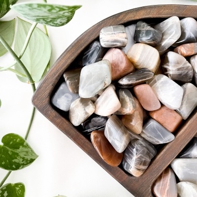 PEDRA&#x20;DA&#x20;LUA&#x20;NEGRA&#x20;E&#x20;PESSEGO