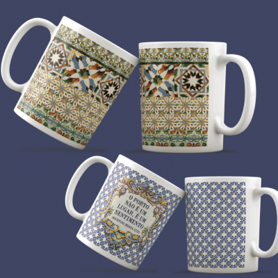 Quatro canecas brancas com padrões de azulejos tradicionais coloridos e texto inspirador sobre o Porto