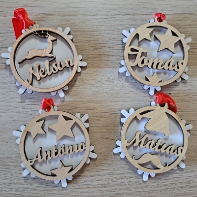 Bola de Natal em madeira c/Nome Próprio - Rapaz