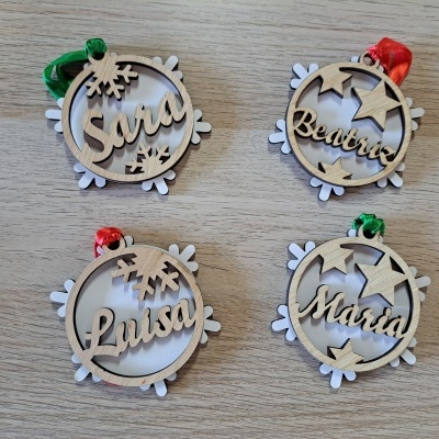 Bola de Natal em madeira c/Nome Próprio - Rapariga