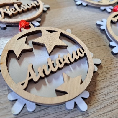 Bola de Natal em madeira c/Nome Próprio - Rapaz