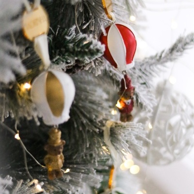 Urso em balão de ar quente com nome