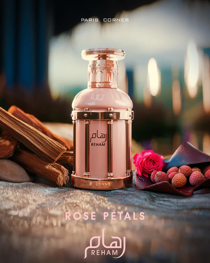 Paris Corner Reham Rose Petals Eau de Parfum 100ml Frasco de perfume rosa com detalhes dourados e elementos naturais