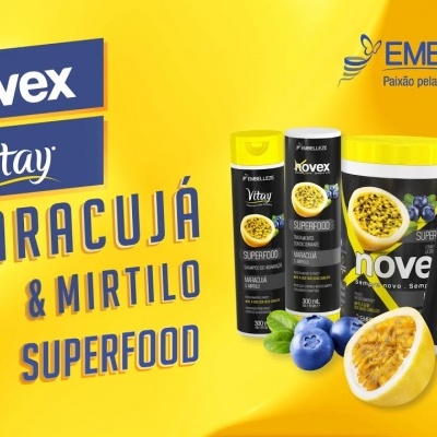 Produtos capilares Novex Vitay Maracujá & Mirtilo sobre fundo amarelo