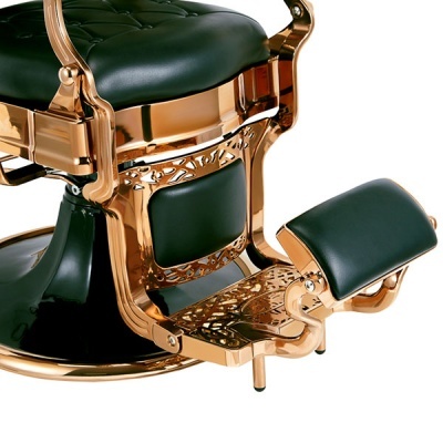 Cadeira de barbeiro dourada com estofos verdes