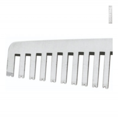 Pente metálico prateado com dentes largos e marca SILVERLINE