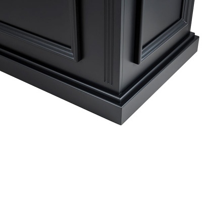 Base de móvel preto com detalhes em moldura