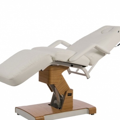 Cadeira de massagem branca com estrutura de madeira