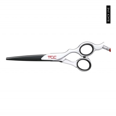 Tesoura profissional para cabelo com lâminas pretas e corpo prateado com detalhes em preto