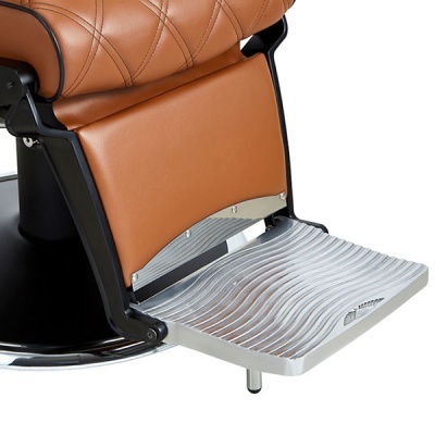 Cadeira de barbeiro castanha em couro com apoio de pés prateado