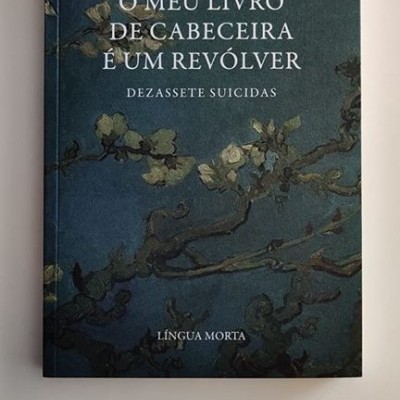 O MEU LIVRO DE CABECEIRA É UM REVÓLVER