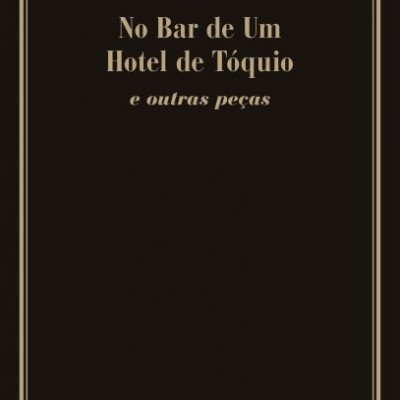 No Bar de Um Hotel de Tóquio