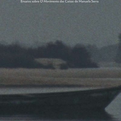 Capa de livro O TEMPO E A TERRA com imagem de água e árvores ao fundo.