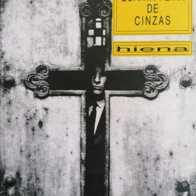 Capa de livro com cruz e texto amarelo de T. S. Eliot Quarta-Feira de Cinzas