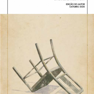 Um Cavalo Sentado à Porta