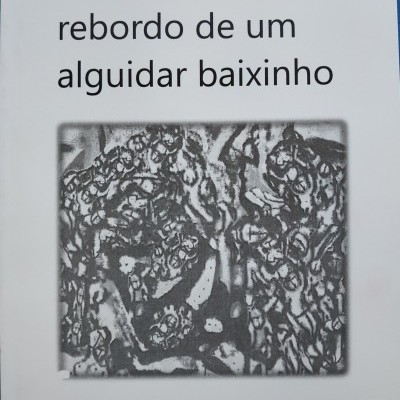O nexo tem o rebordo de um alguidar baixinho