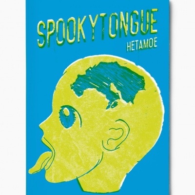 Cartaz azul com desenho de cabeça amarela e texto SPOOKYTONGUE HETAMOE