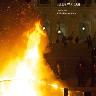 Belo como Uma Prisão em Chamas