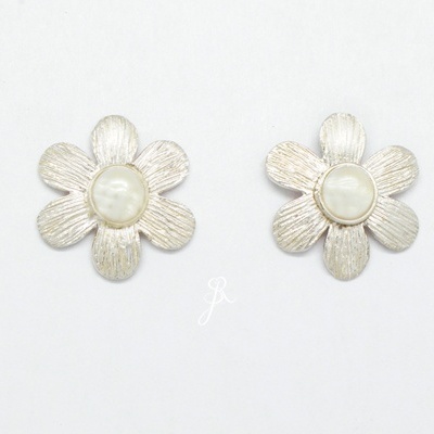 Brincos tornilho de flor c/perola Prata 925 com banho de ródio B0347 R