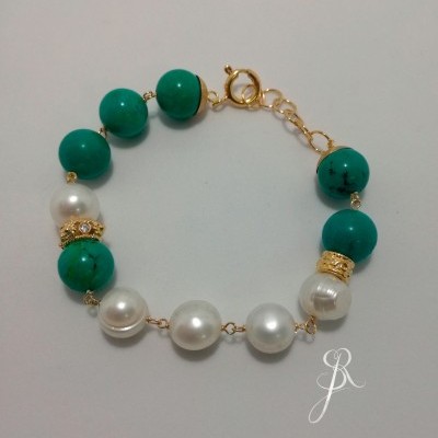 Pulseira de perolas barrocas, pedras naturais turquesa c/aplicações Prata 925 com banho de ouro P1367 DV