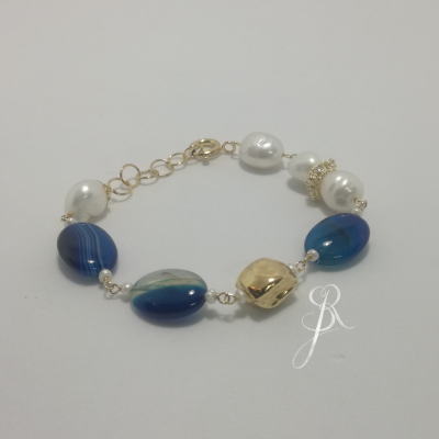 Pulseira Prata 925 com banho de ouro e  pérolas barrocas e pedra natural agata azul P1345 DV