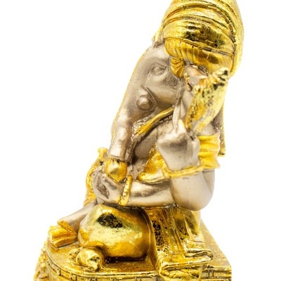 Estatueta do deus Ganesha em resina dourada e prateada
