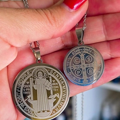 🔮🕯️COLAR MEDALHA de SÃO BENTO – um ESCUDO SAGRADO em forma de Luz